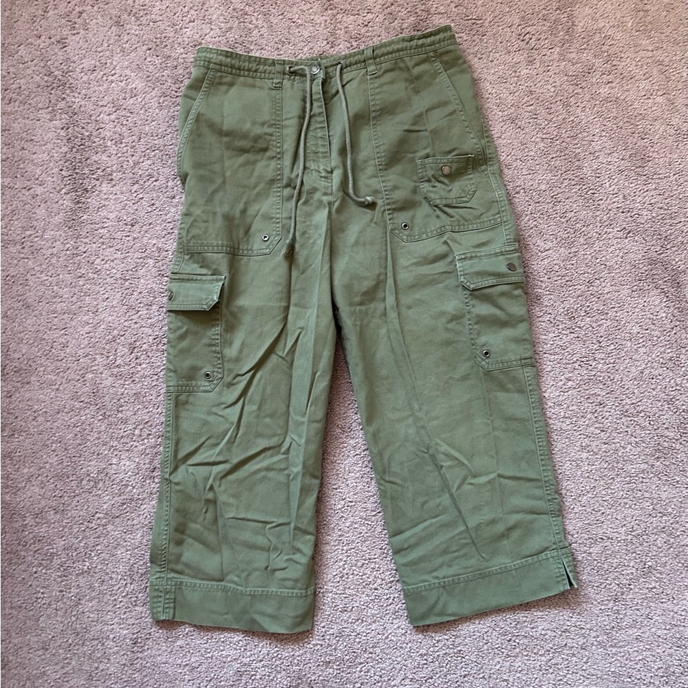 Green cargo capris